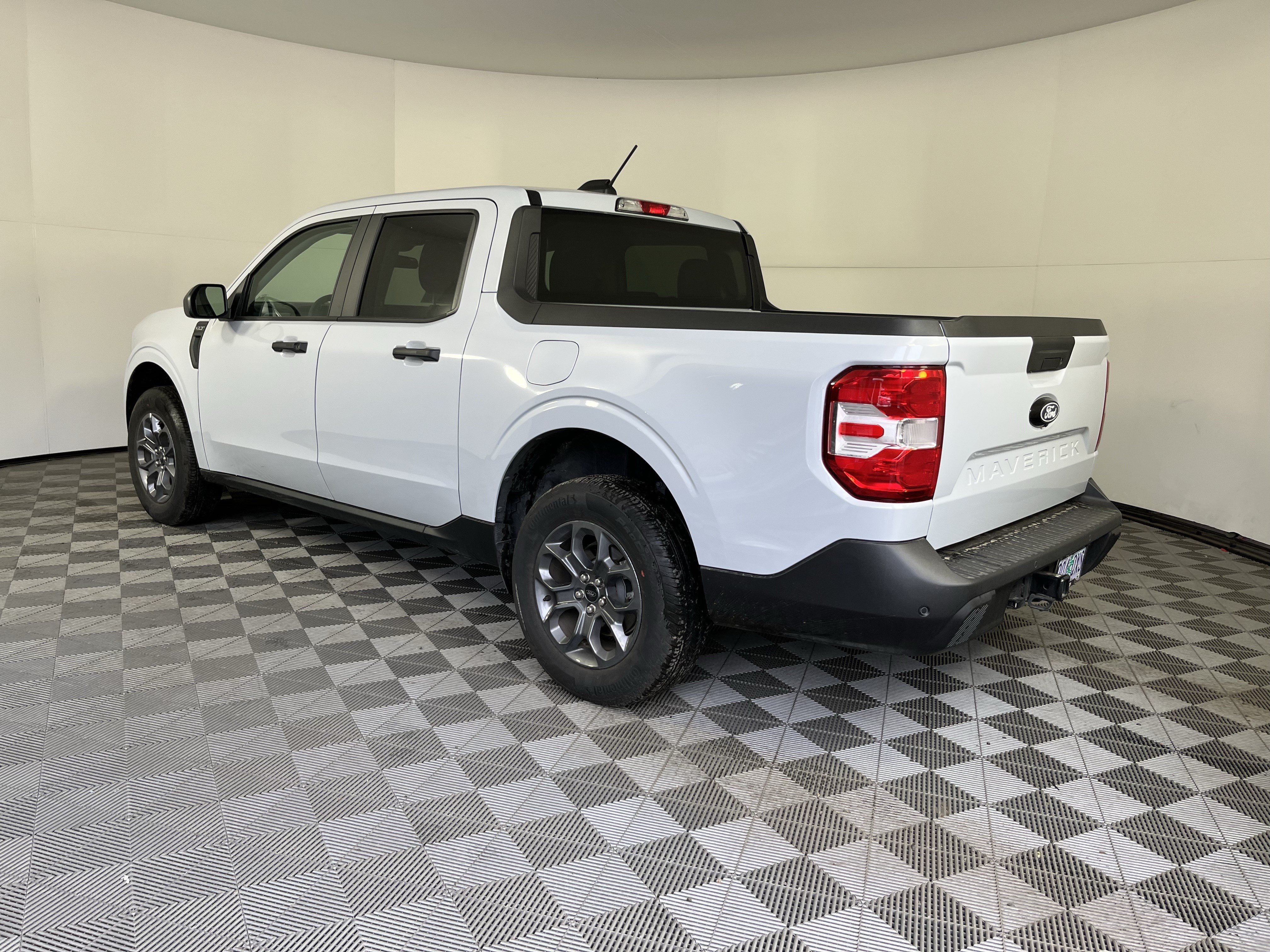 Used 2025 Ford Maverick XLT w/ Equipment Group 302A AWD/4WD image 3