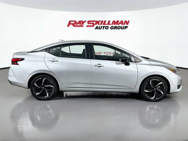 Used 2024 Nissan Versa SR FWD image 8