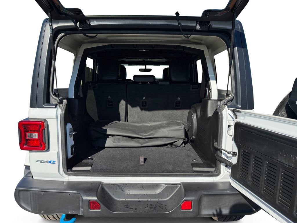 Used 2023 Jeep Wrangler Unlimited Sahara w/ Cold Weather Group image 14