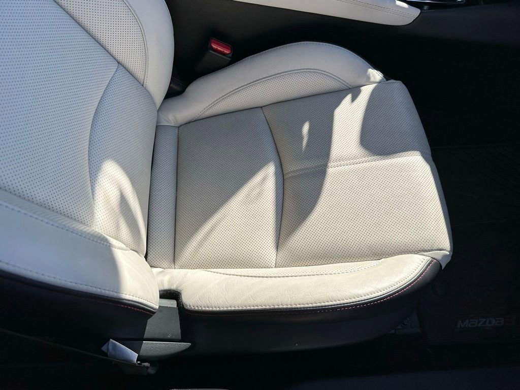 Used 2018 MAZDA MAZDA3 Grand Touring w/ Premium Equipment Package image 17