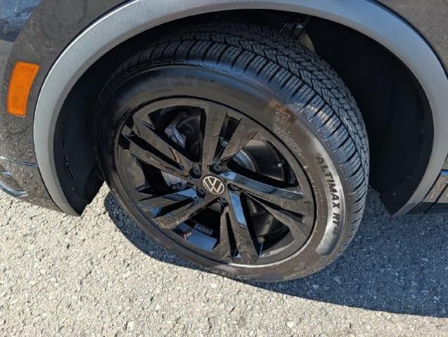Used 2023 Volkswagen Tiguan SE R-Line AWD/4WD image 4