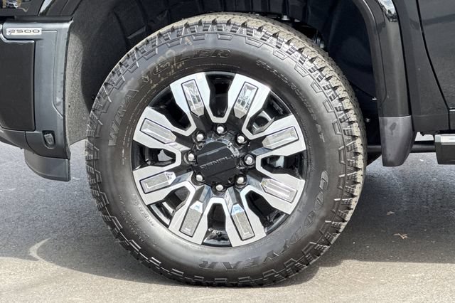 New 2026 GMC Sierra 2500 Denali w/ Denali Reserve Package AWD/4WD image 32