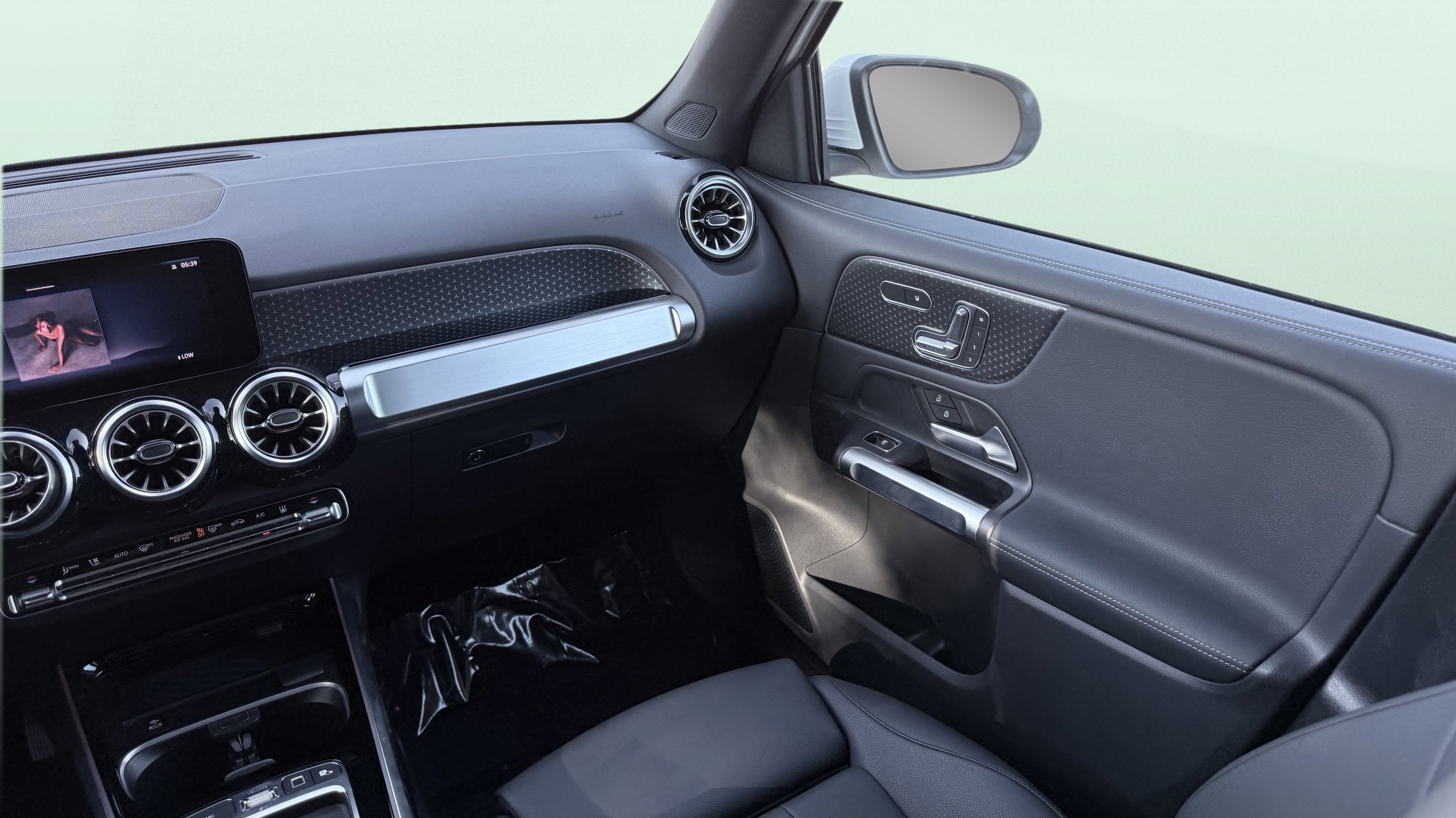 Used 2025 Mercedes-Benz EQB 250+ image 51