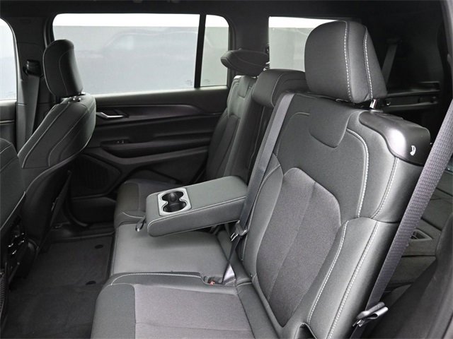 New 2025 Jeep Grand Cherokee L Laredo image 18