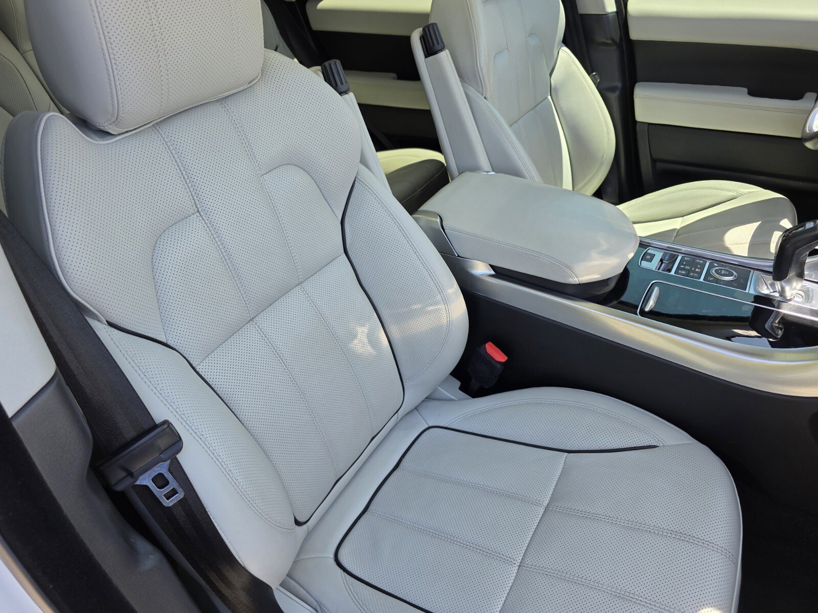 Used 2016 Land Rover Range Rover Sport Supercharged AWD/4WD image 27