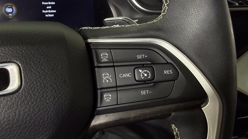 Used 2023 Jeep Grand Cherokee L Limited AWD/4WD image 19