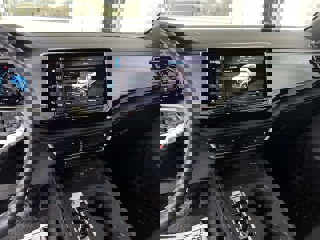 Used 2024 Volkswagen Atlas Cross Sport SE image 16