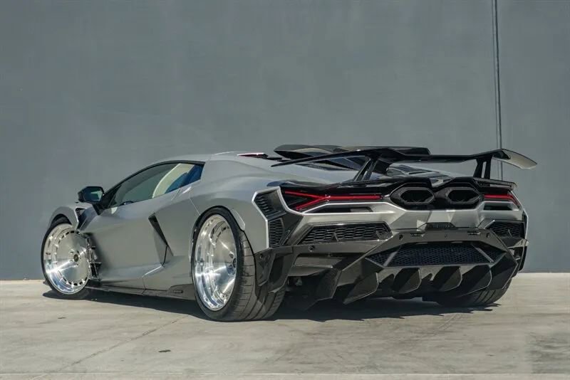 Used 2024 Lamborghini Revuelto image 12