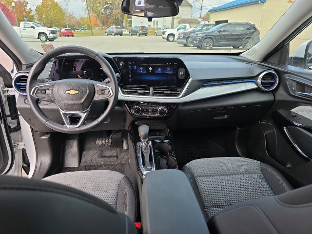 Used 2024 Chevrolet Trax LT w/ Driver Confidence Package image 28