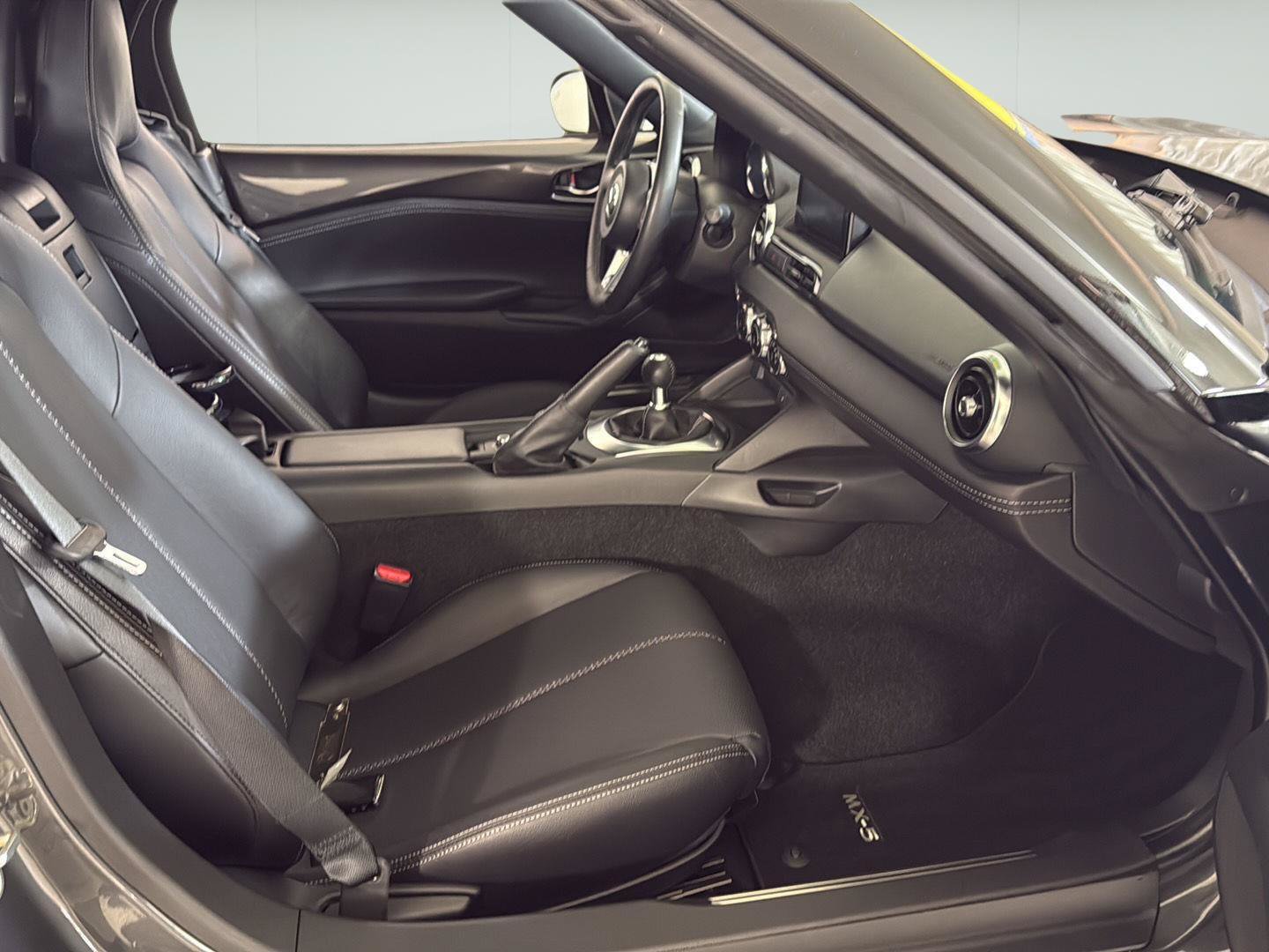 Used 2021 MAZDA MX-5 Miata Grand Touring RWD image 15