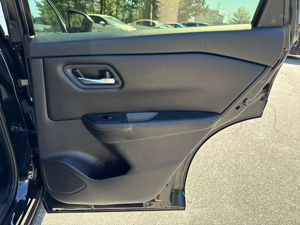 Used 2025 Nissan Rogue SV AWD/4WD image 36