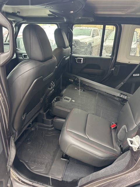 Certified 2025 Jeep Wrangler Unlimited Rubicon w/ Convenience Group AWD/4WD image 22
