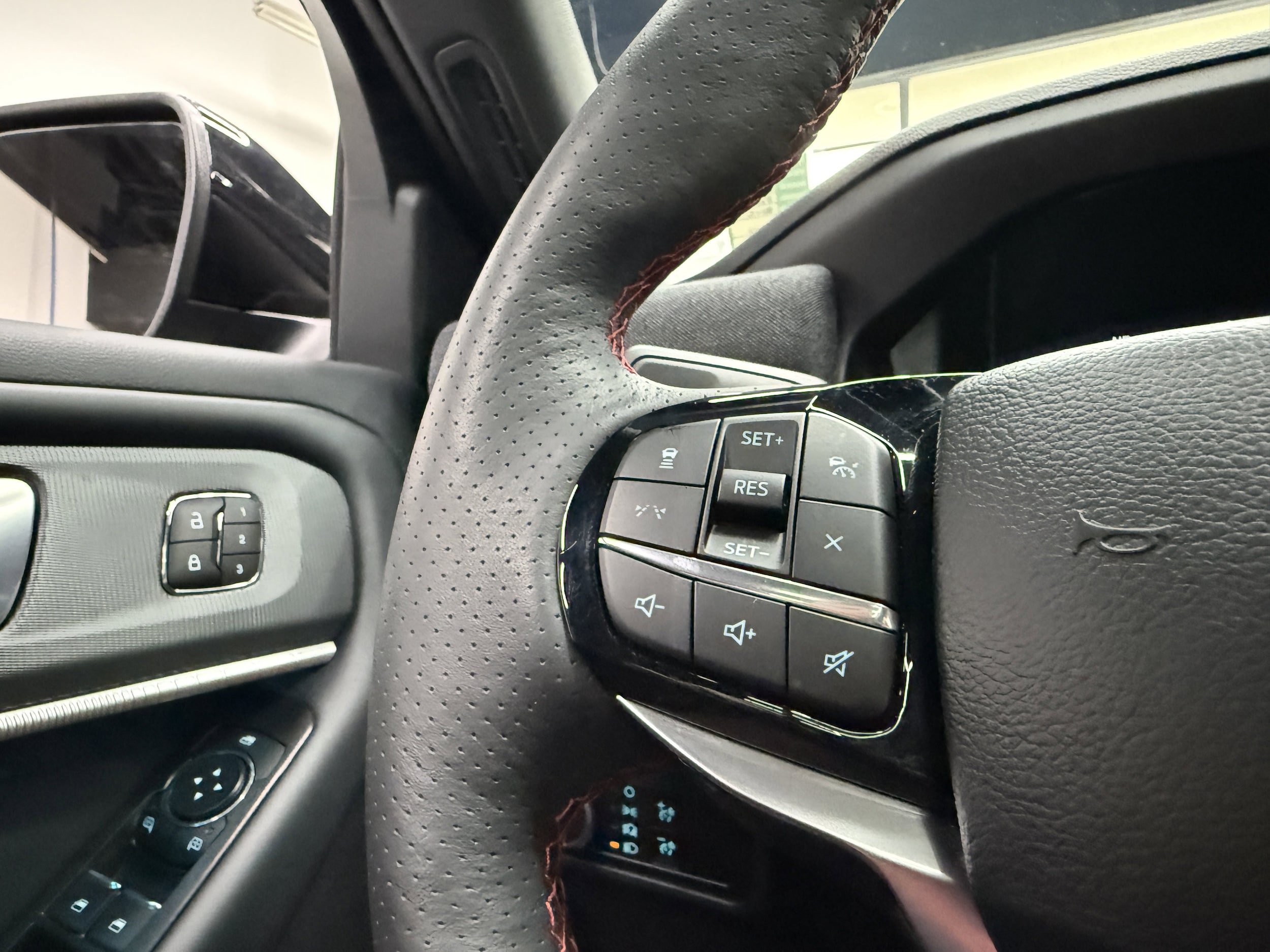 Used 2026 Ford Explorer ST-Line w/ ST-Line Street Pack AWD/4WD image 15