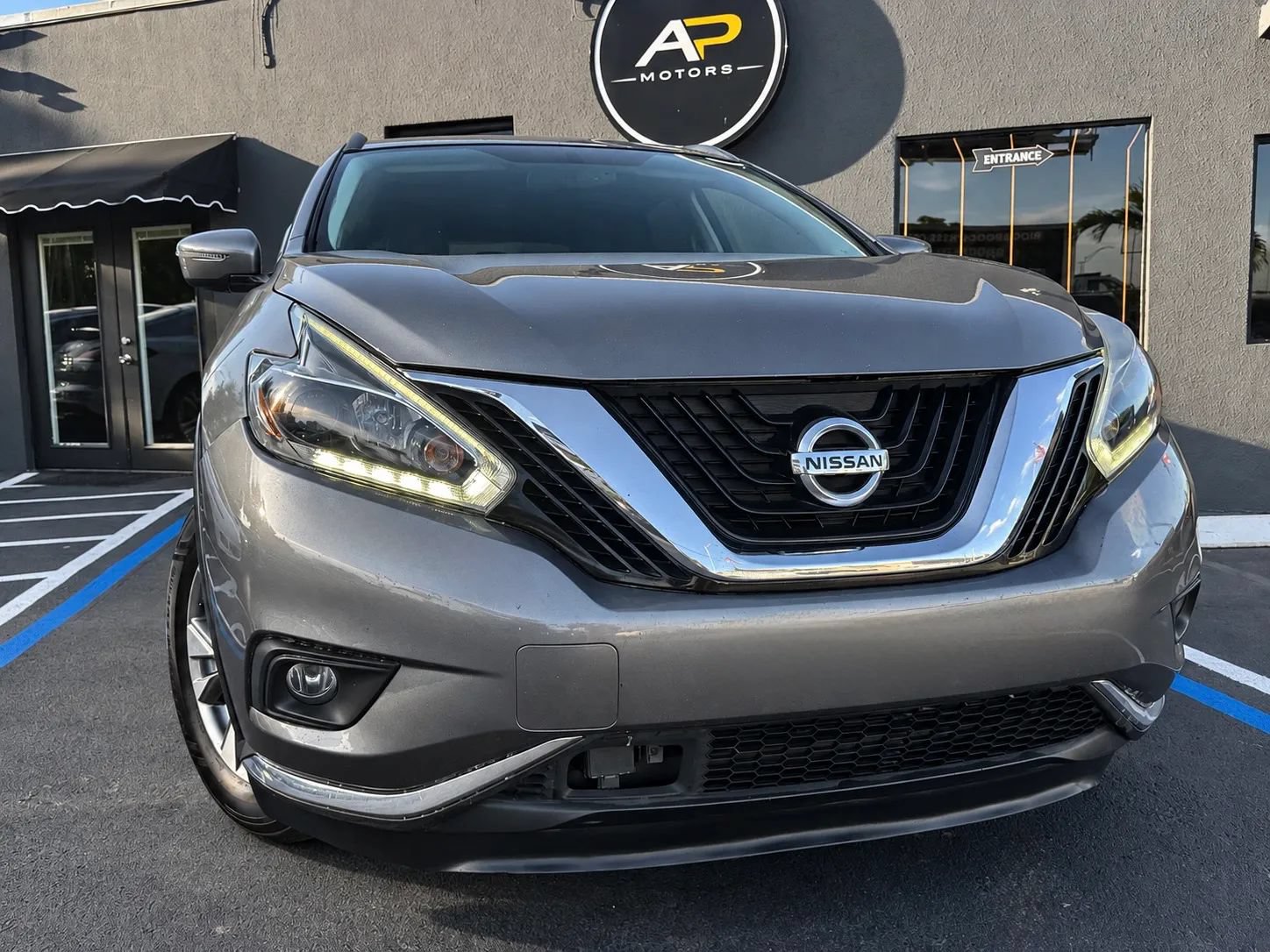 Used 2018 Nissan Murano SV FWD image 2