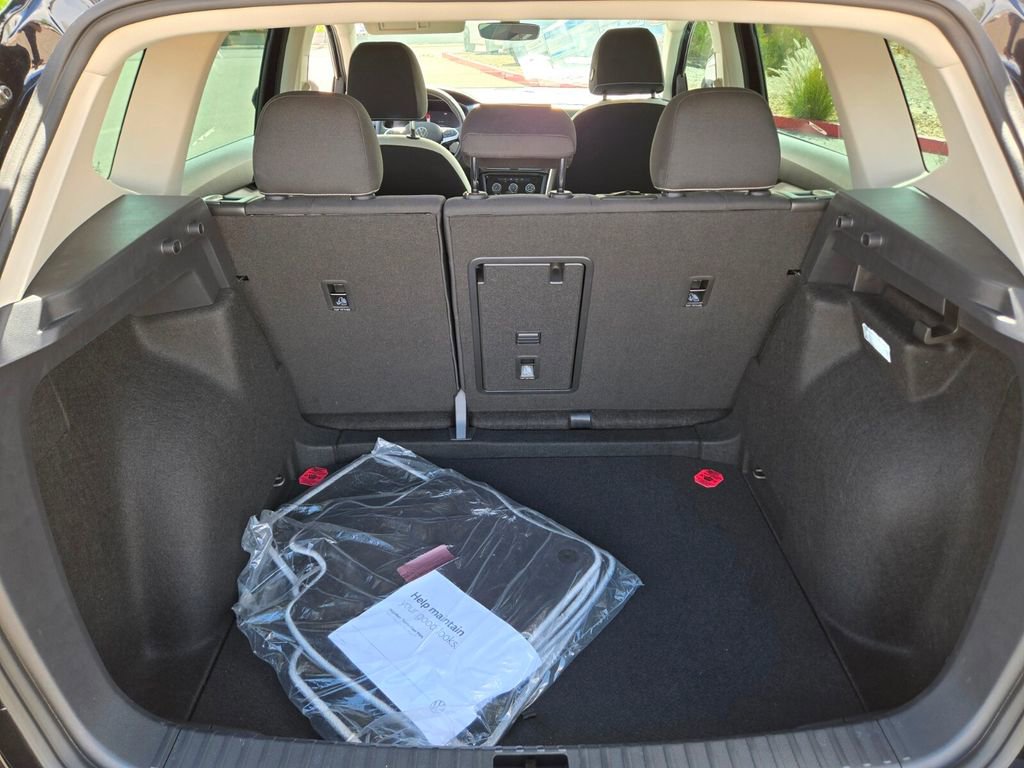 Certified 2025 Volkswagen Taos S FWD image 11