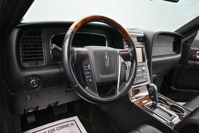 Used 2015 Lincoln Navigator 2WD image 19