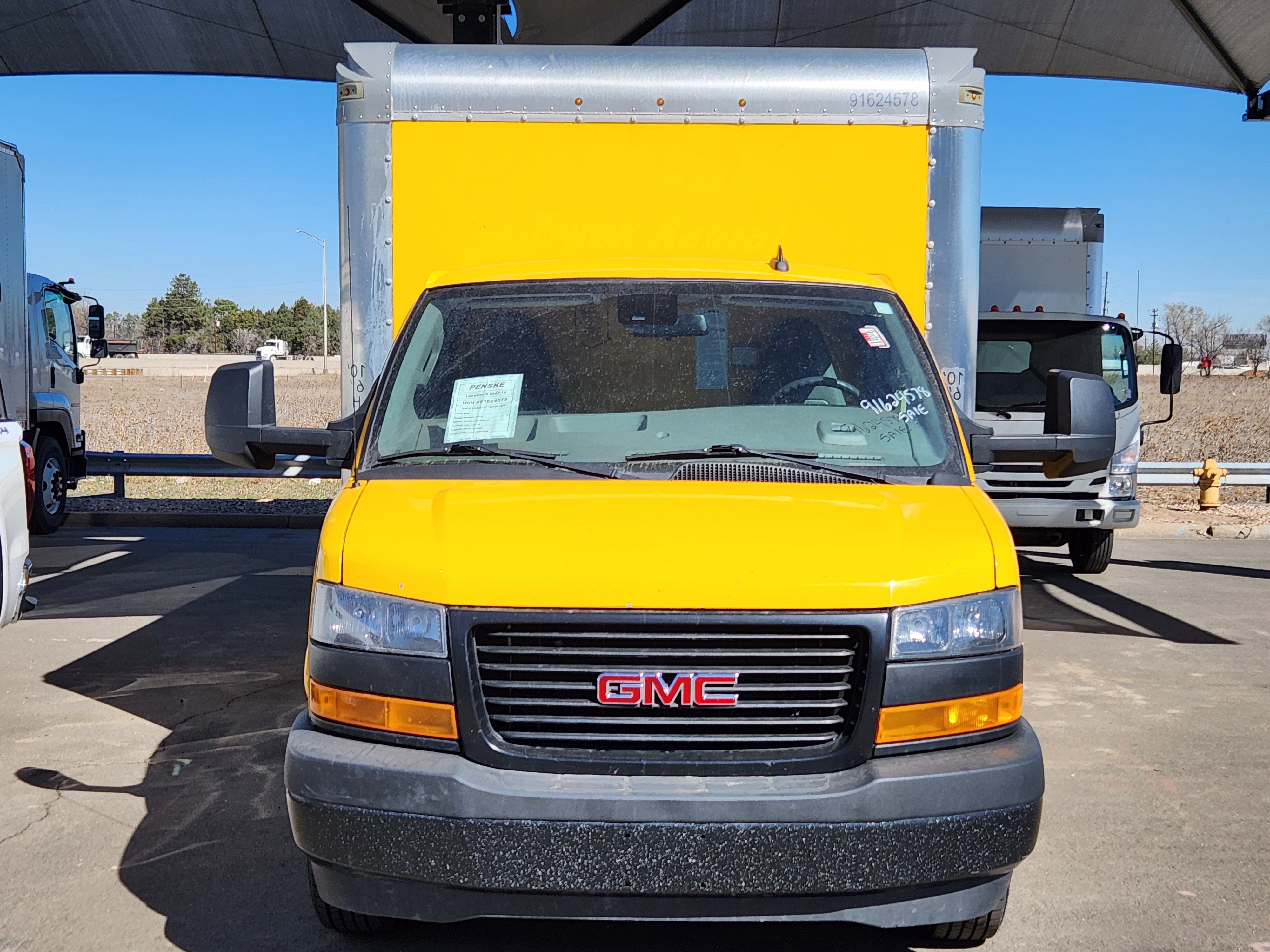 Used 2022 GMC Savana 3500 CUTWAY w/ Power Convenience Package RWD image 2