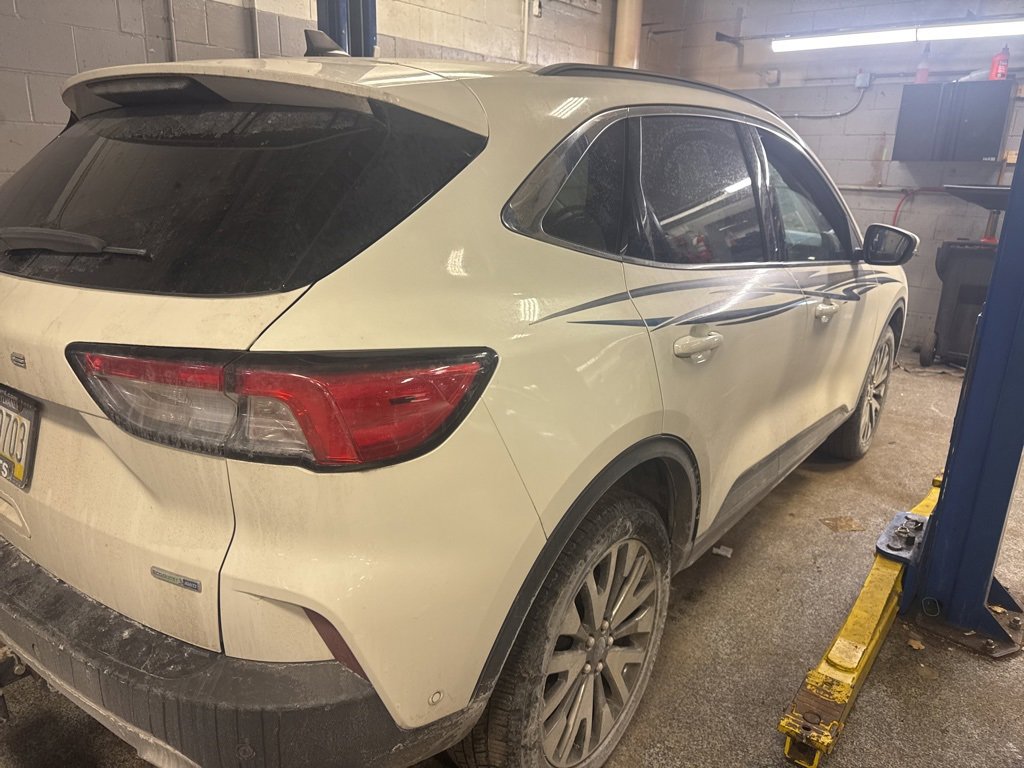 Used 2020 Ford Escape Titanium image 4