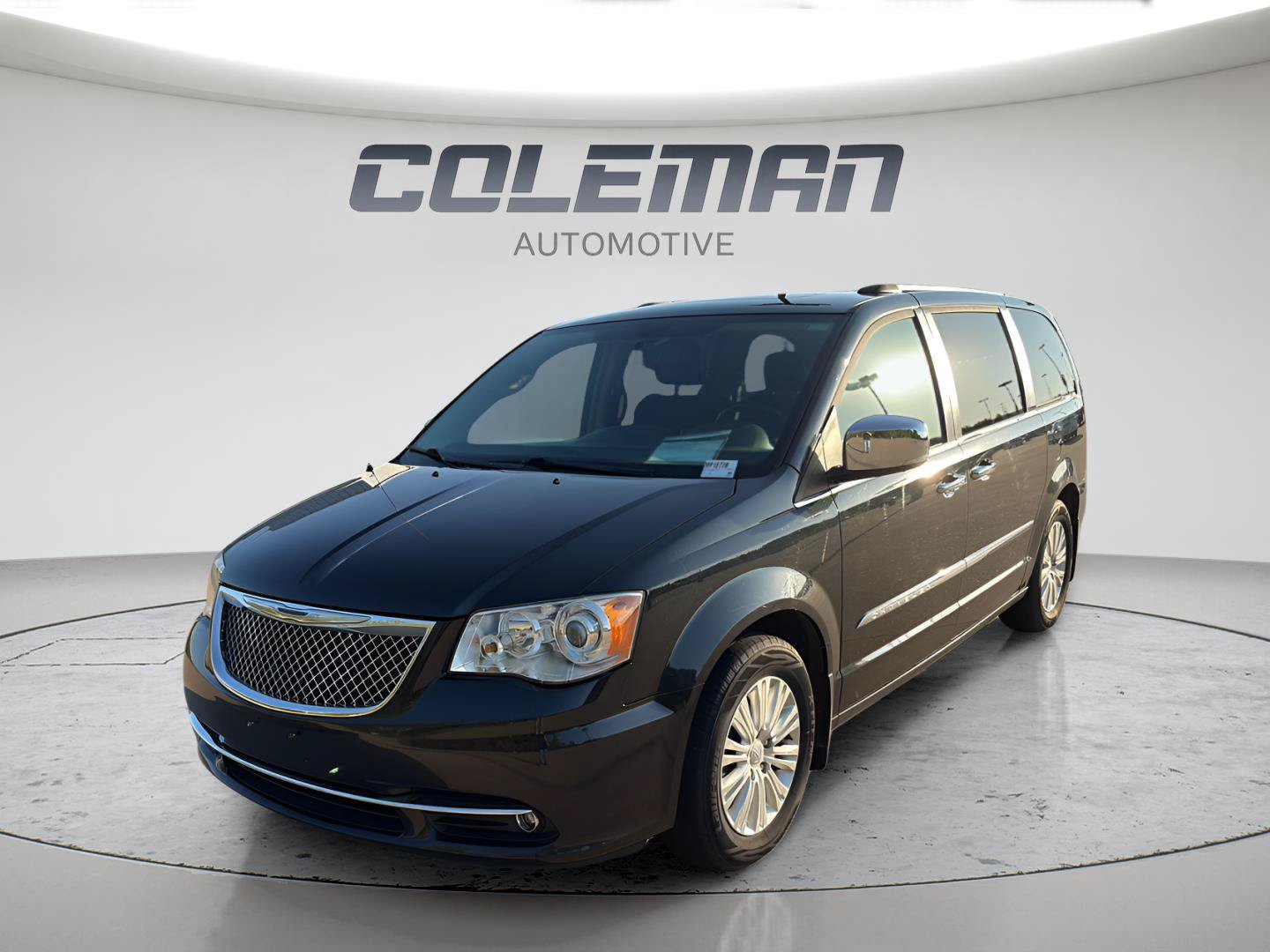 Used 2015 Chrysler Town & Country Limited Platinum w/ Trailer Tow Group FWD image 1