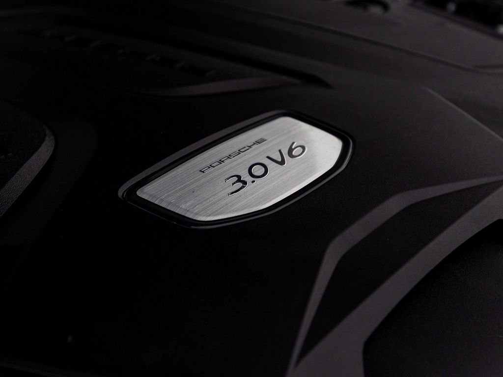 Used 2023 Porsche Cayenne Platinum Edition image 41