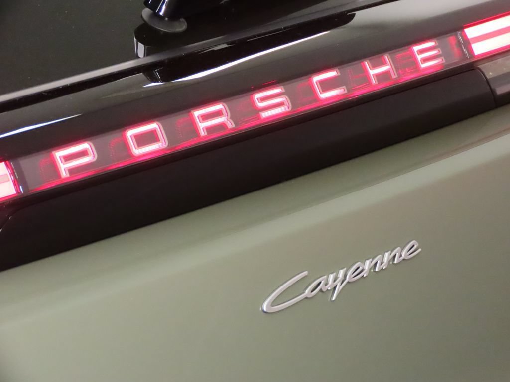 New 2026 Porsche Cayenne Electric AWD/4WD image 12