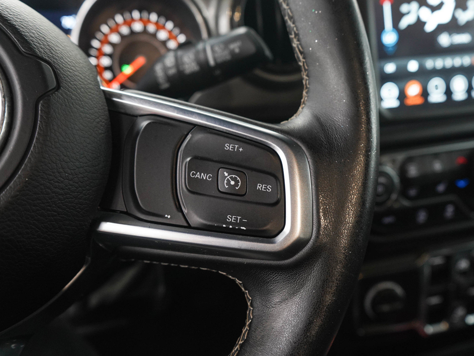 Used 2019 Jeep Wrangler Unlimited Sahara w/ Uconnect 4C Nav & Sound Group AWD/4WD image 24