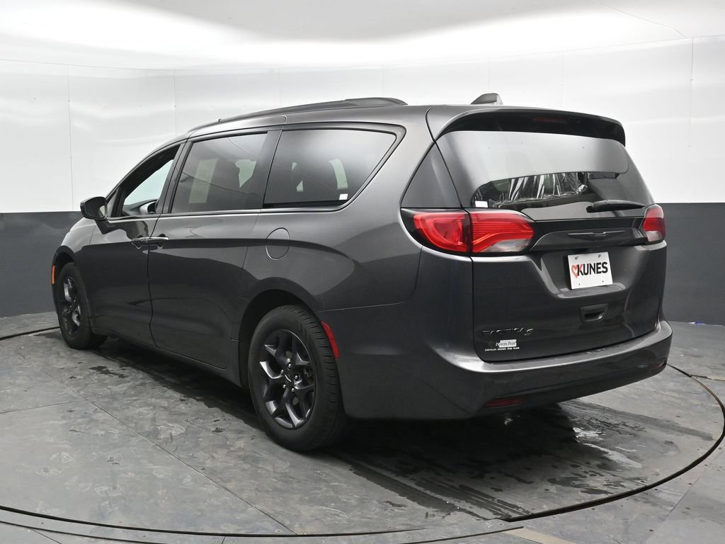 Used 2020 Chrysler Pacifica Touring-L Plus FWD image 10