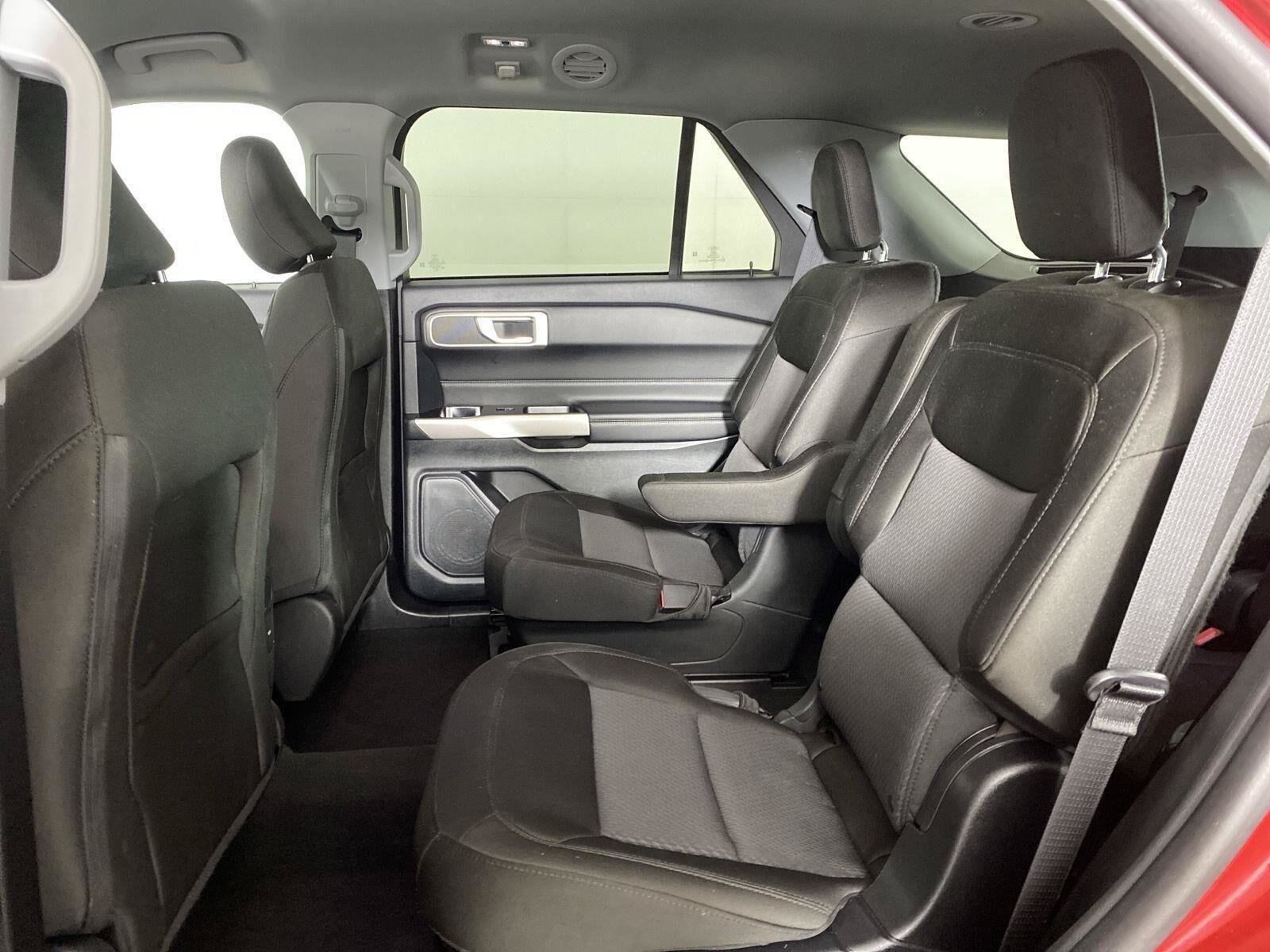 Used 2023 Ford Explorer XLT AWD/4WD image 12