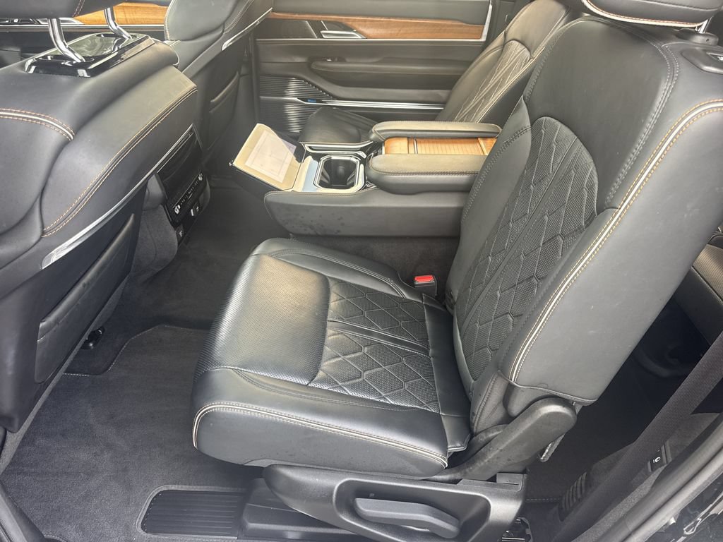 Used 2023 Jeep Grand Wagoneer Series III AWD/4WD image 21