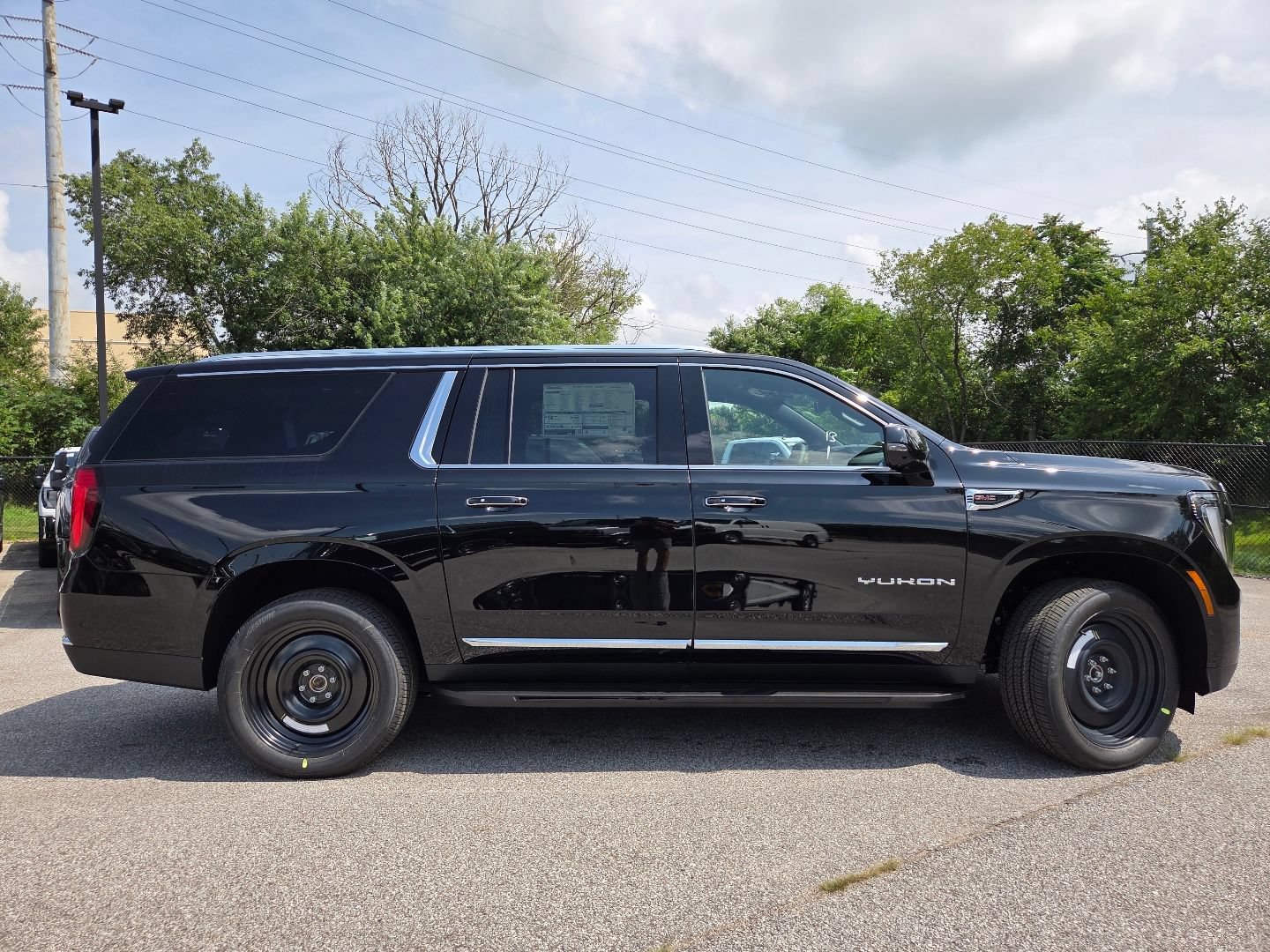 New 2026 GMC Yukon XL Elevation w/ LPO, Elevation Black Package AWD/4WD image 18