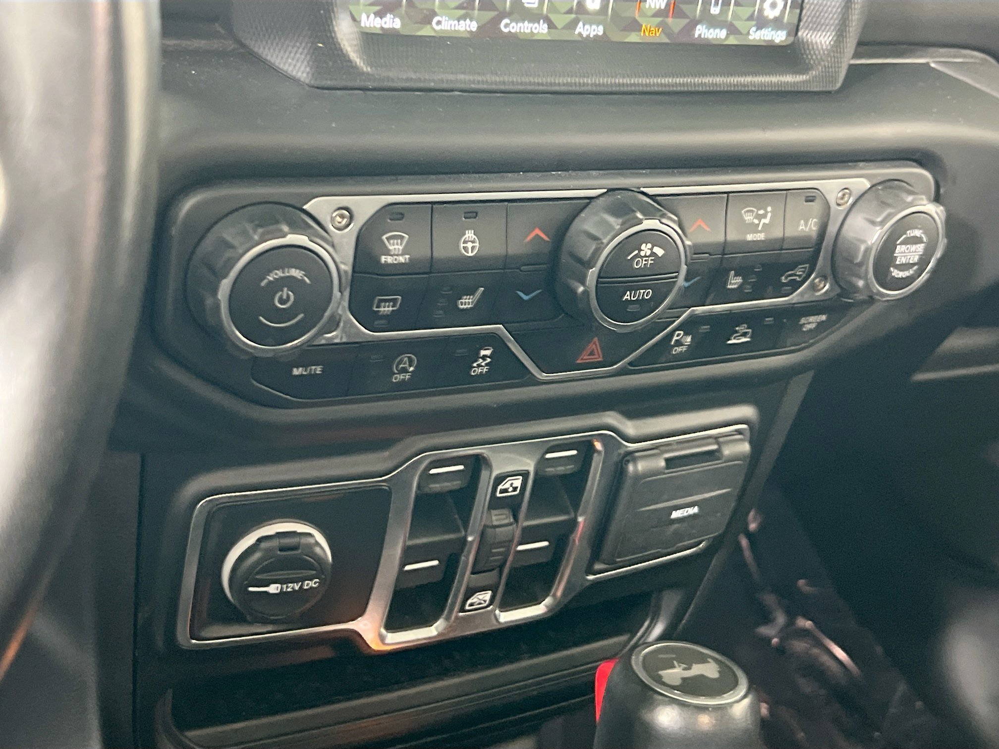 Used 2022 Jeep Wrangler Unlimited Sahara image 16