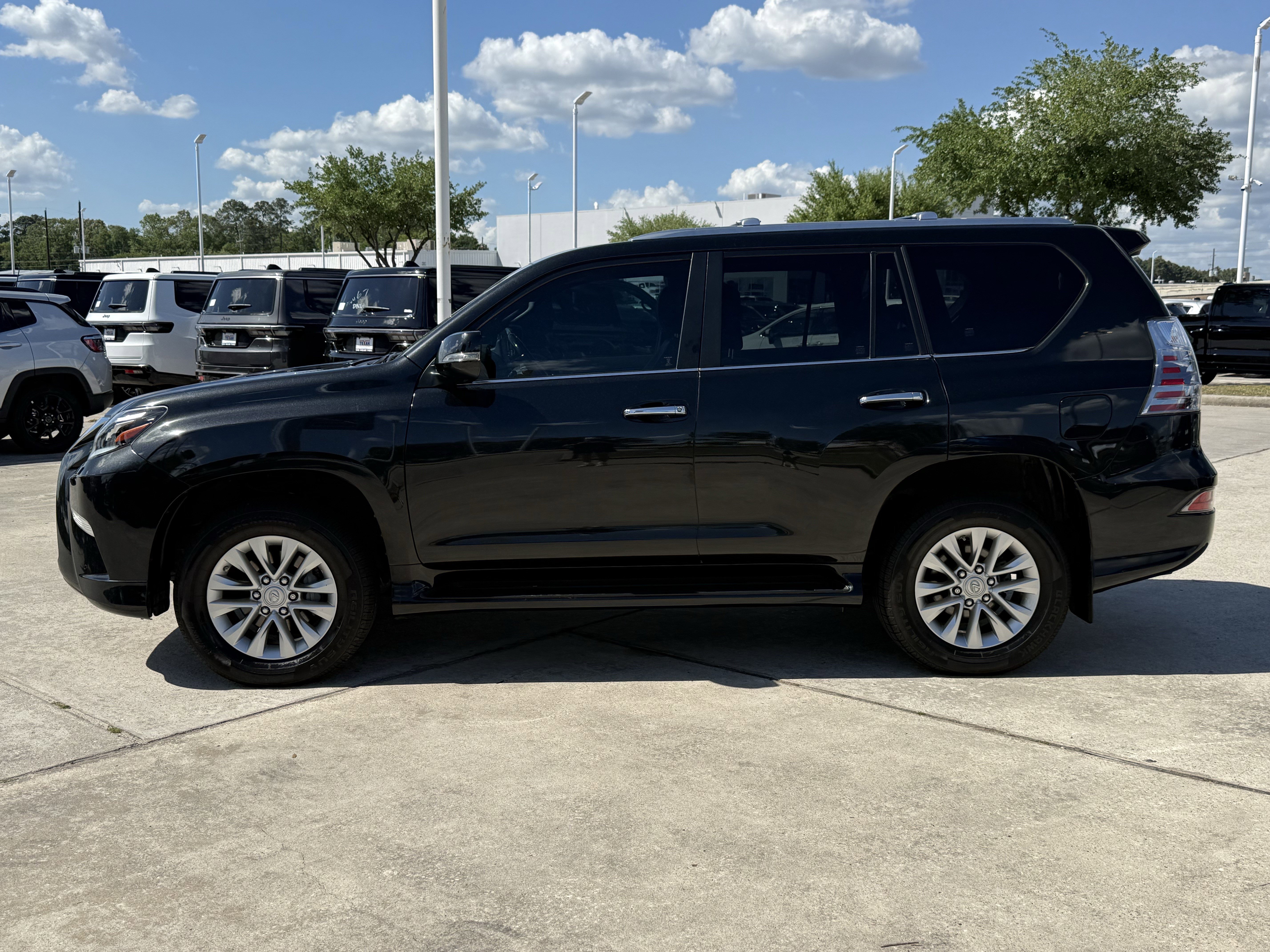 Used 2023 Lexus GX 460 Premium w/ Premium Plus Package image 9