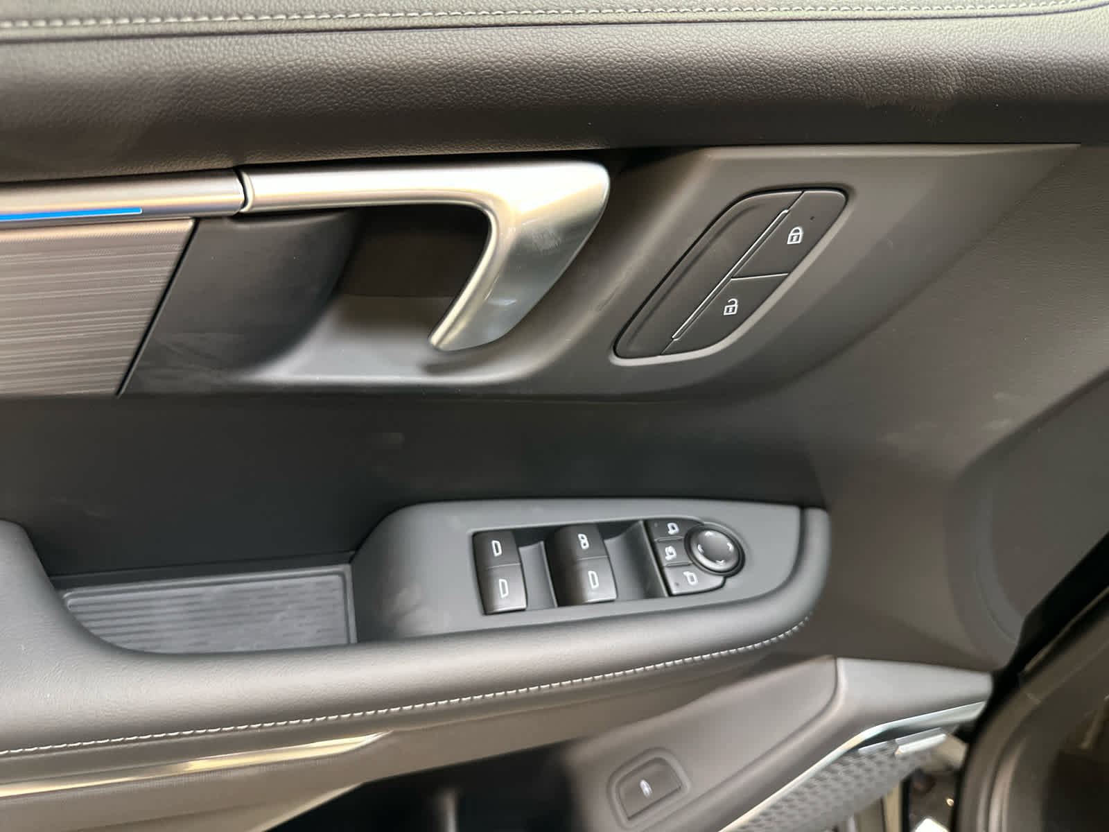 New 2026 Buick Enclave Preferred w/ LPO, Floor Liner Package image 19