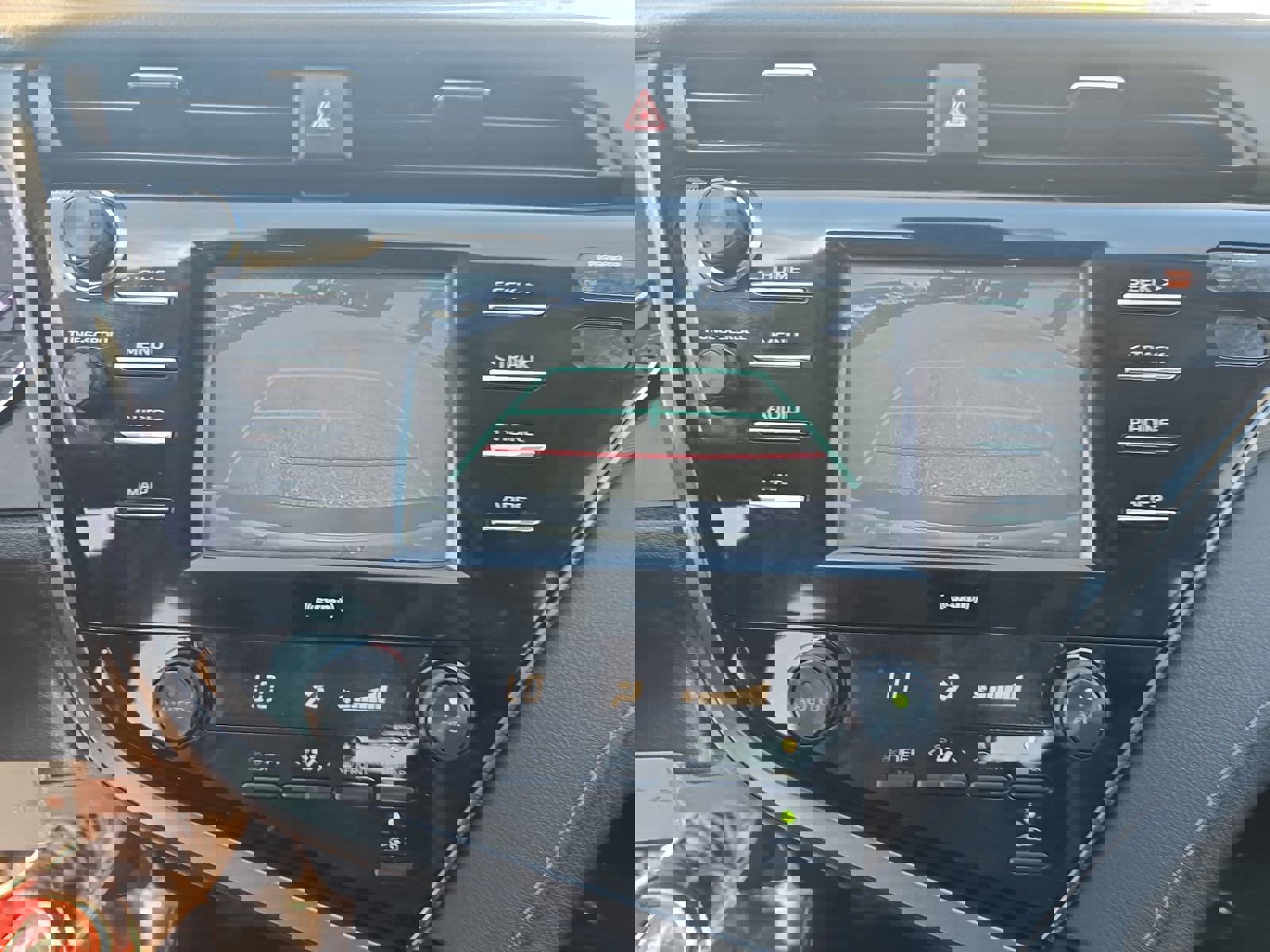 Used 2020 Toyota Camry SE FWD image 26