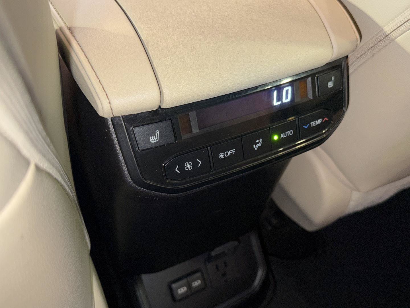 Used 2023 Toyota Highlander Platinum FWD image 12