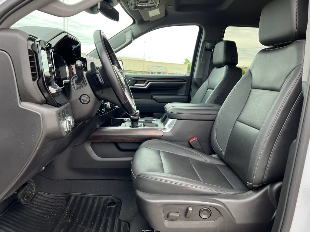 Used 2023 GMC Sierra 1500 SLT w/ SLT Convenience Package AWD/4WD image 4