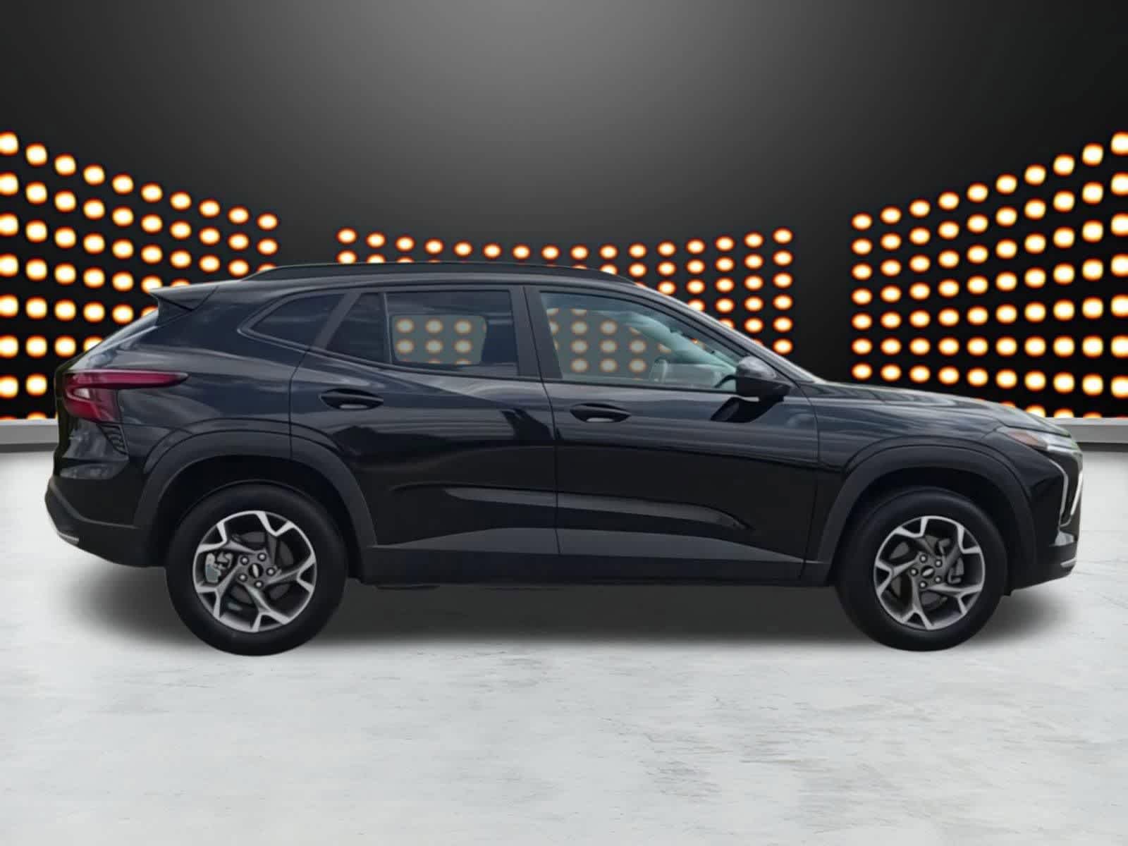 Used 2025 Chevrolet Trax LT FWD image 9