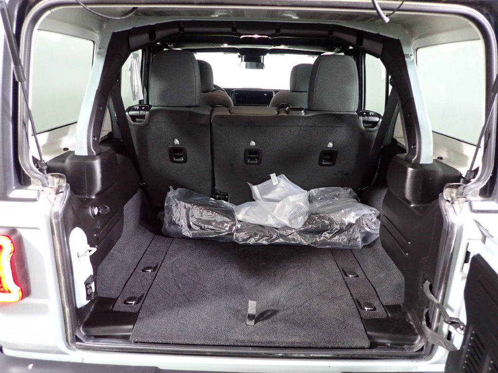 Used 2024 Jeep Wrangler Unlimited Rubicon AWD/4WD image 17