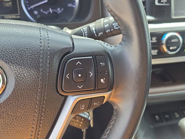 Used 2017 Toyota Highlander Plus AWD/4WD image 32