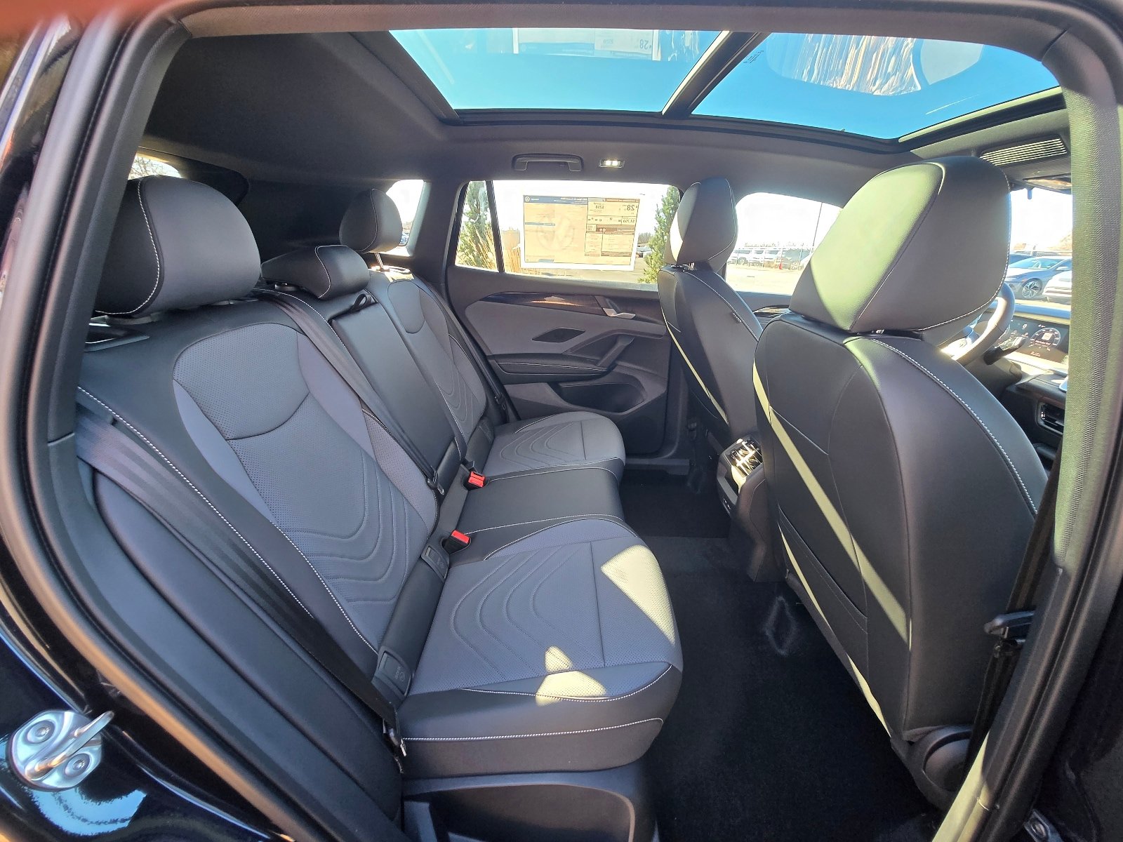 New 2026 Volkswagen Tiguan SE R-Line FWD image 11