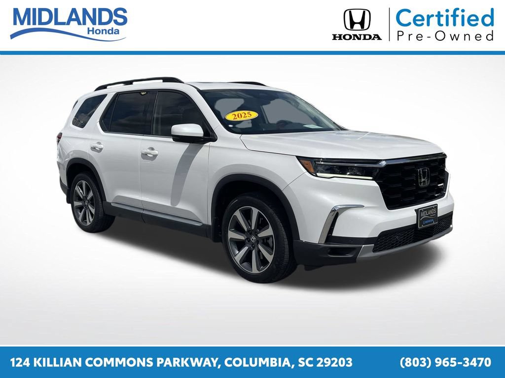 Used 2025 Honda Pilot Touring image 1