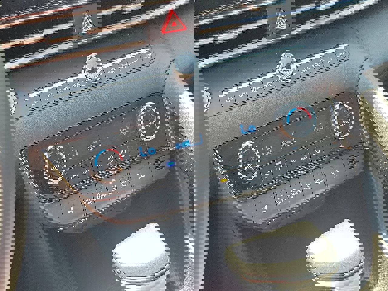 Used 2025 Hyundai Elantra SEL FWD image 25