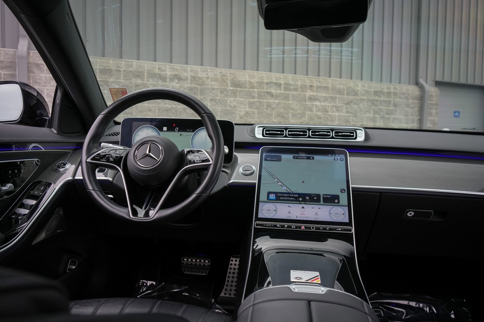 Used 2023 Mercedes-Benz S 580e 4MATIC Sedan w/ AMG Line image 34