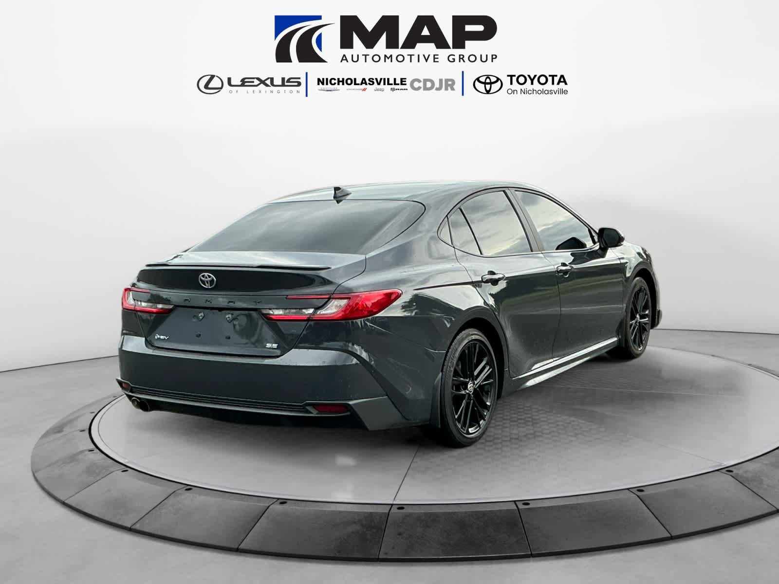 Used 2025 Toyota Camry SE FWD image 5