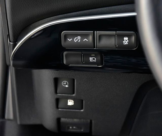 Certified 2021 Toyota Prius Prime LE FWD image 25