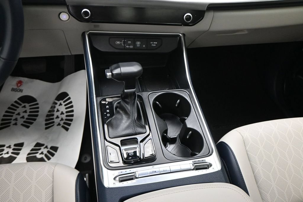 Used 2026 Kia Carnival SX w/ SX Dark Edition Package FWD image 4