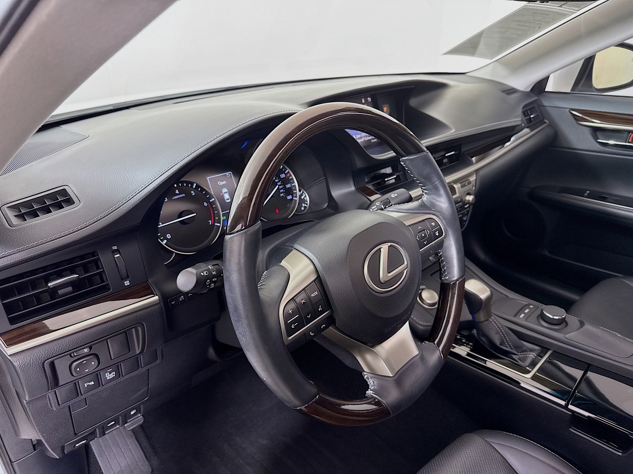 Used 2016 Lexus ES 350 w/ Premium Package w/Wood Trim image 9