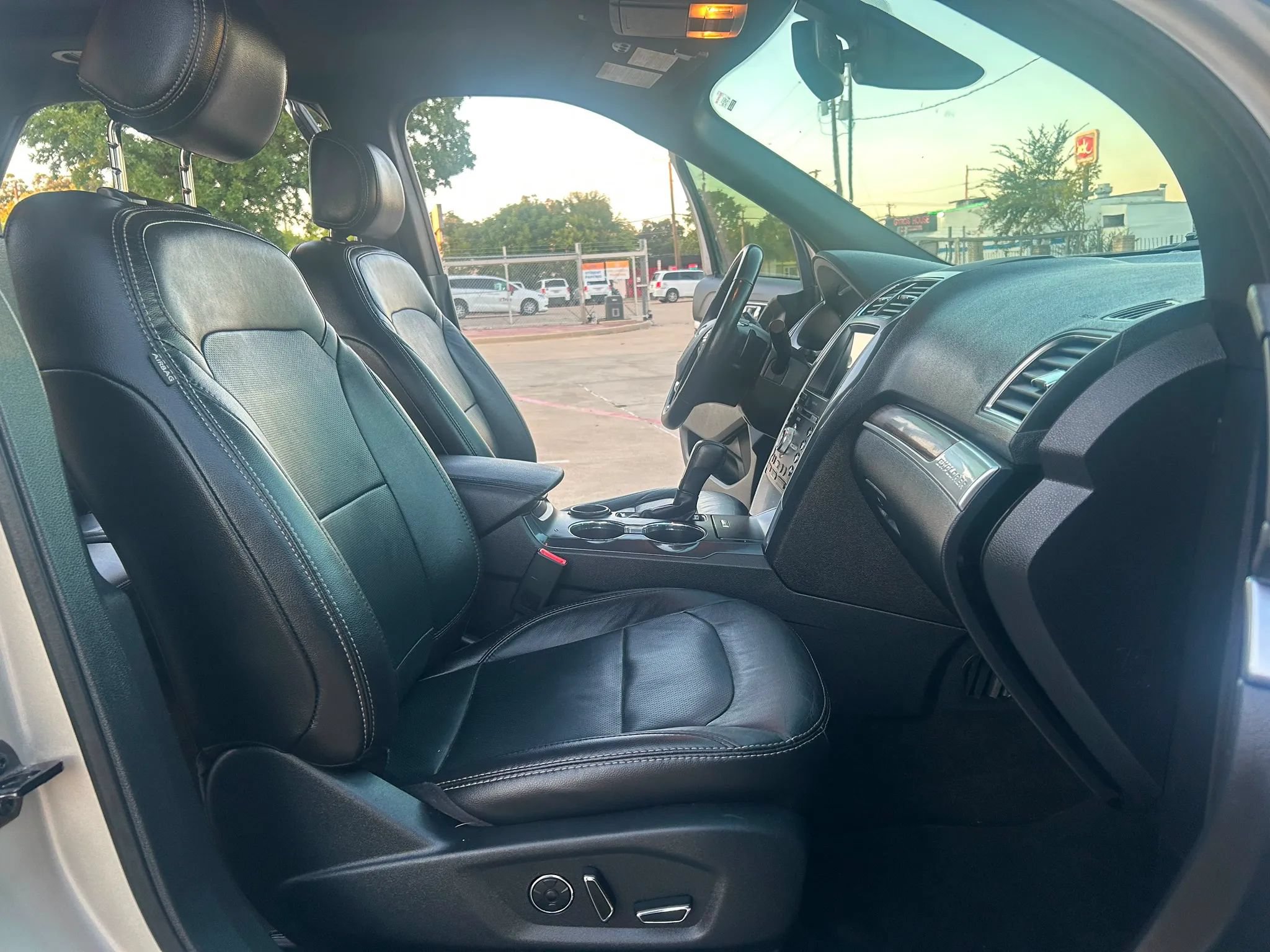 Used 2017 Ford Explorer Limited w/ Equipment Group 301A FWD image 10