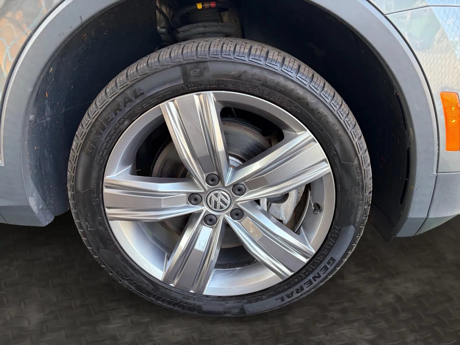 Used 2021 Volkswagen Tiguan SEL AWD/4WD image 38