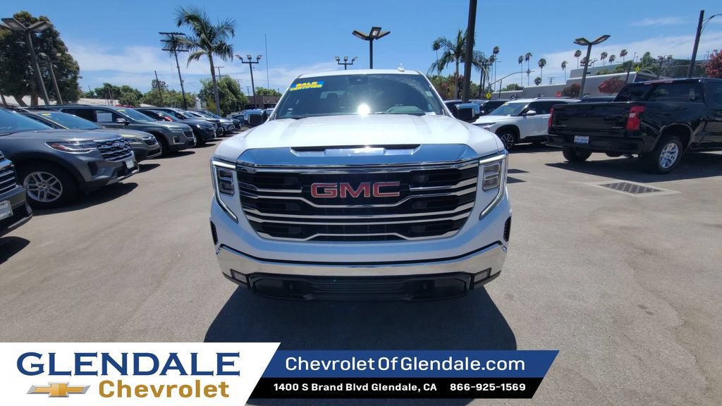 Certified 2025 GMC Sierra 1500 SLT RWD image 3
